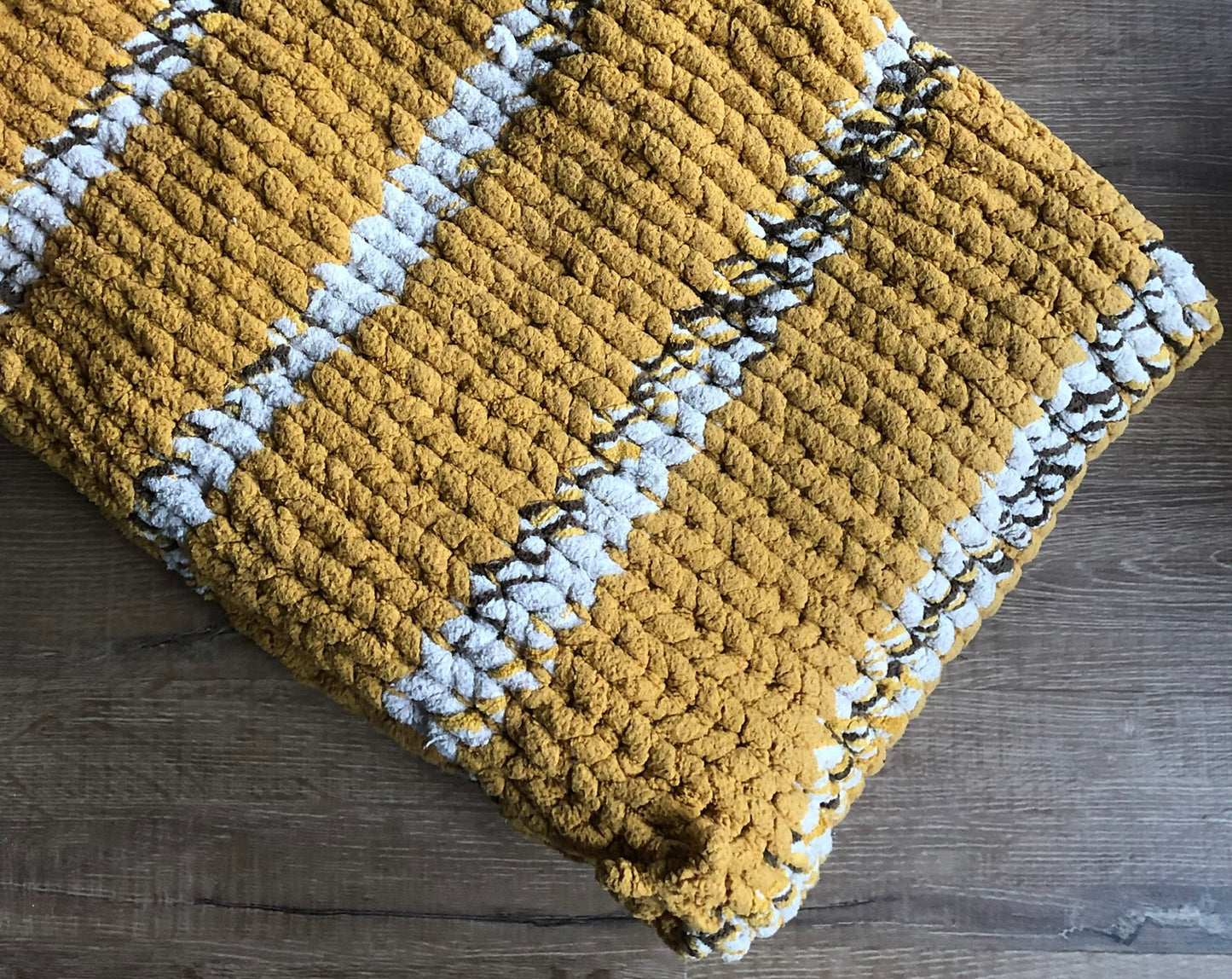 Chunky Hand-Knit Blanket — Knit
